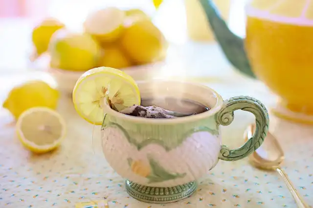 Lemon hot water