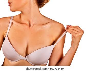 মেয়েদের বুকে তিল থাকলে কি হয়